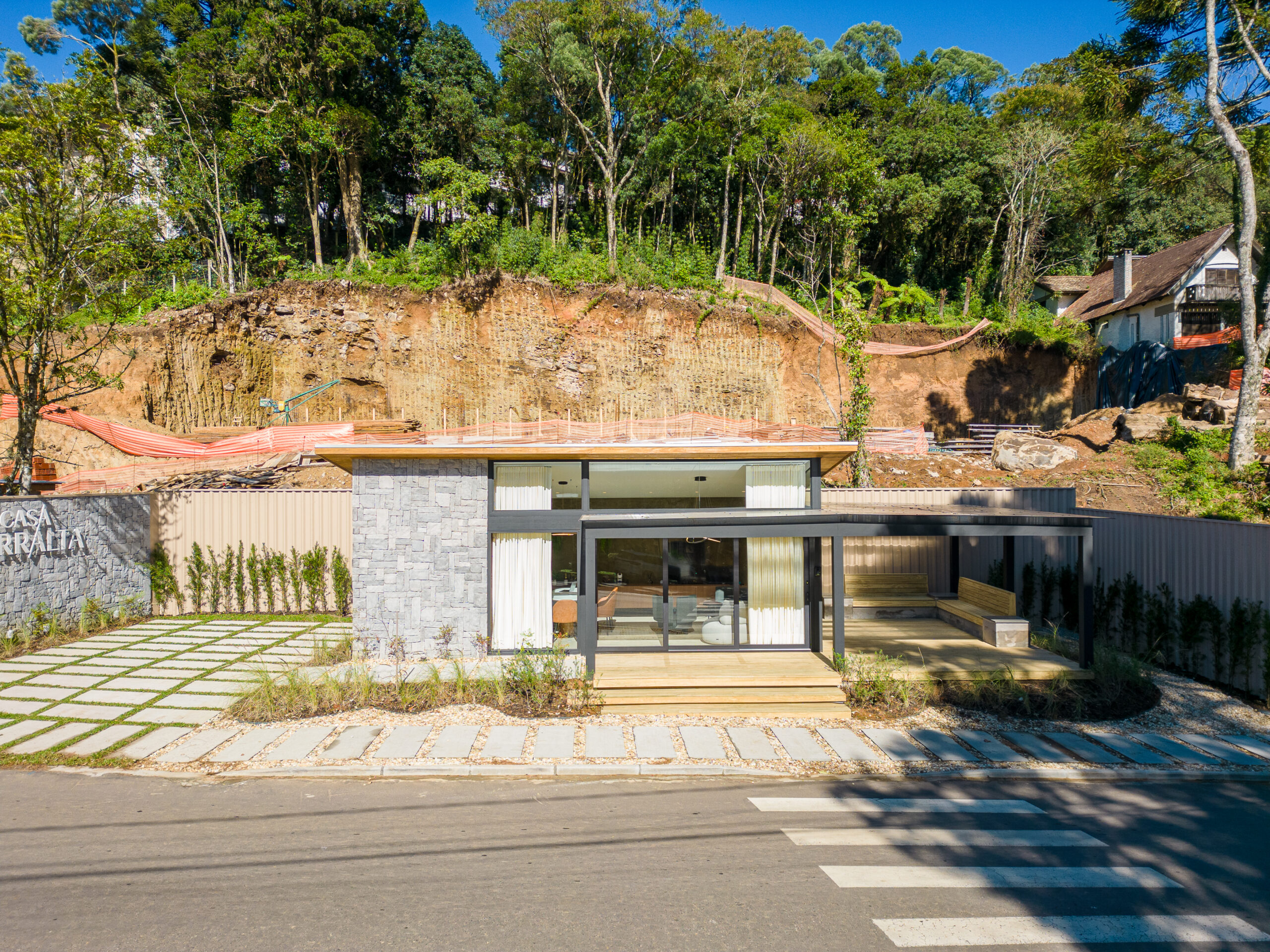 DRONE-ACOMP.-OBRA-MAIO-2024-CASA-TERRALTA-1-scaled