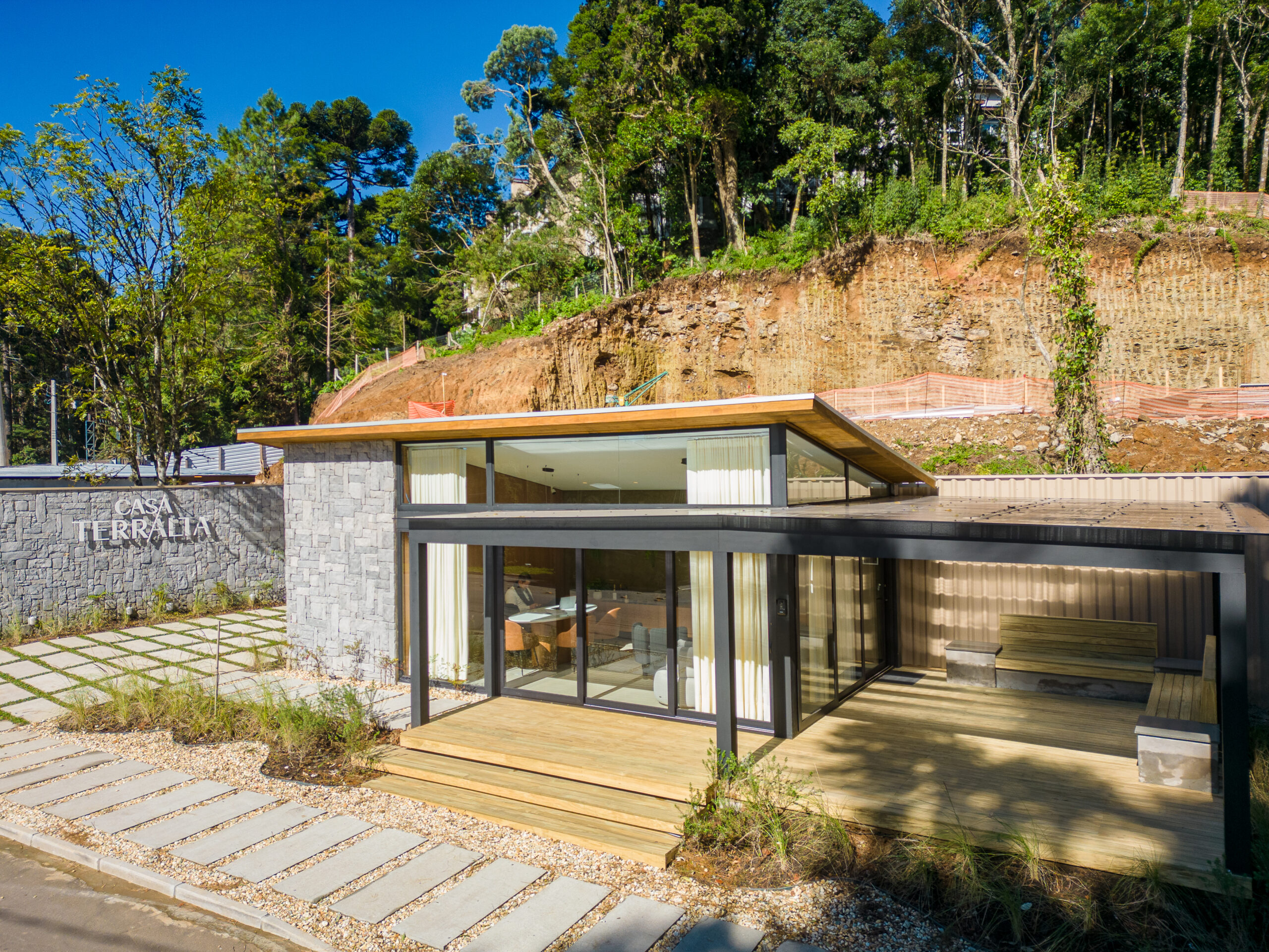 DRONE-ACOMP.-OBRA-MAIO-2024-CASA-TERRALTA-3-scaled