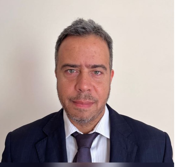 Dr. Ronny Botelho