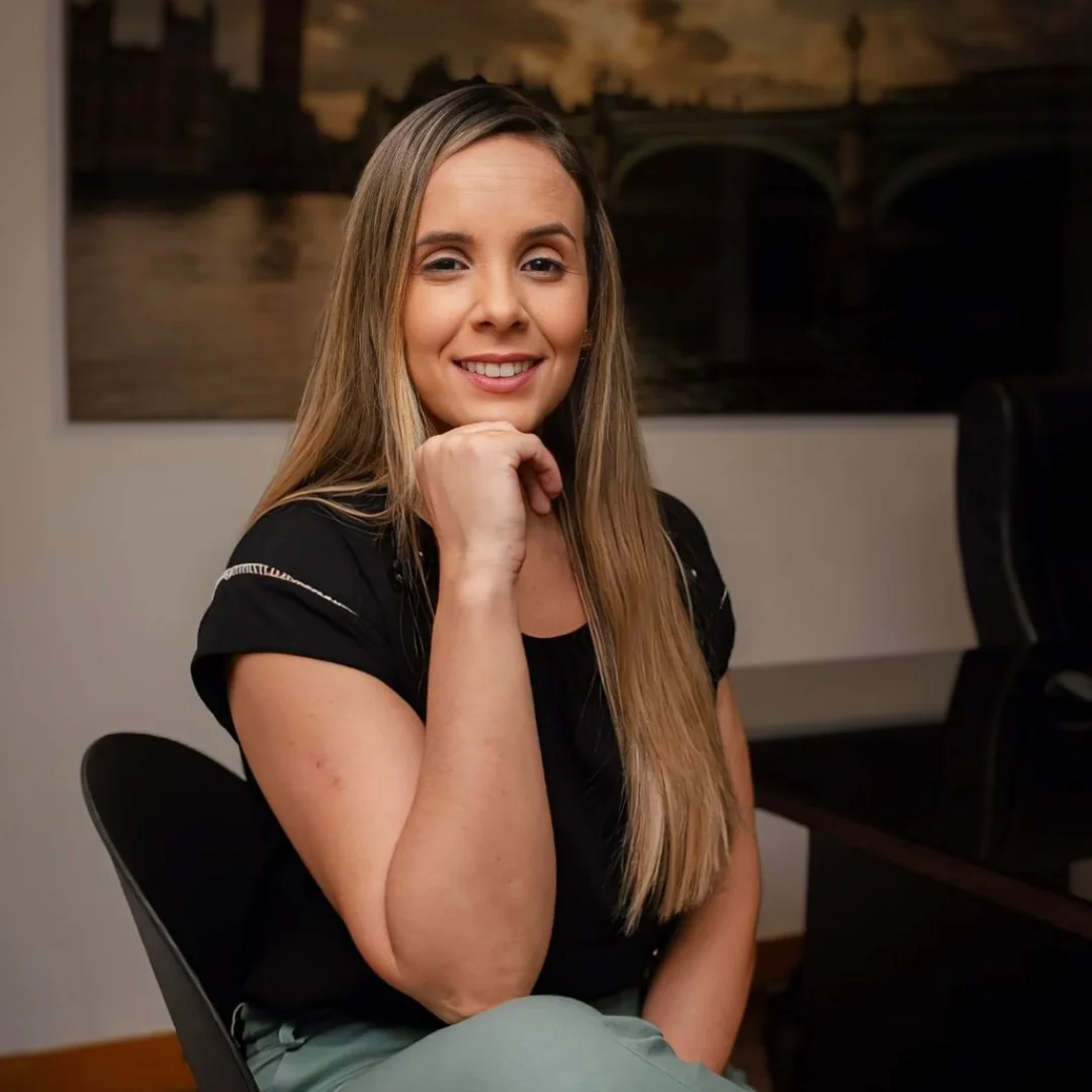 Post para instagram de advocacia moderno bege e branco (4)
